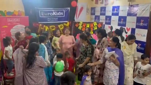 Dance enjoyed by our EURO KIDS SUPER MOMS .Dance Time смотреть онлайн