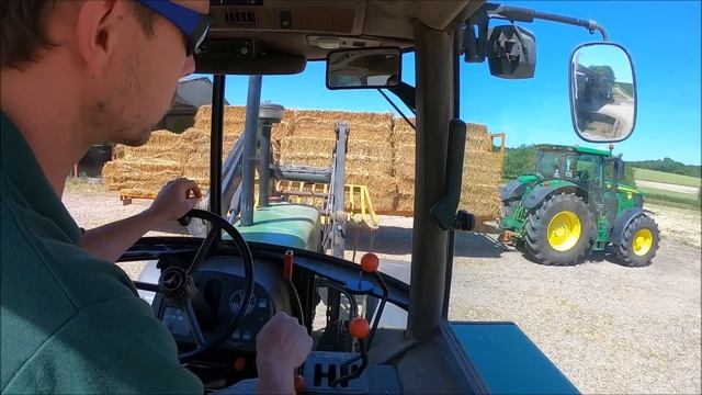 John Deere 3350 loading straw смотреть онлайн