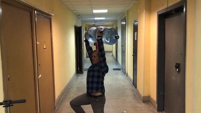 Рывок двух бутылей для кулера. смотреть онлайн