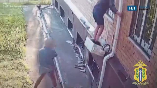 Двое липчан задержаны после попытки скрутить кондиционер с фасада больницы смотреть онлайн