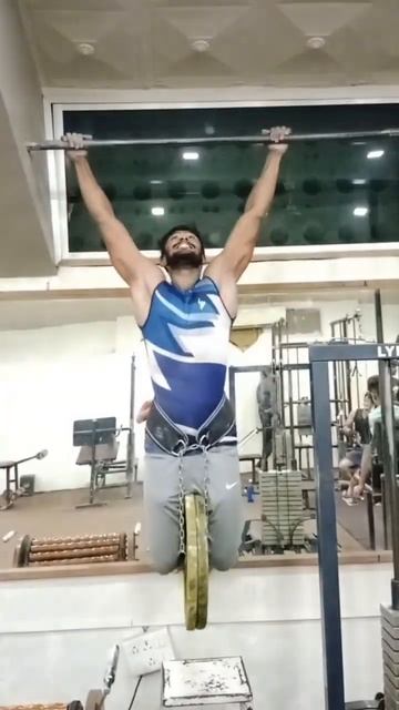 Pull Ups with heavy Weight #shorts смотреть онлайн