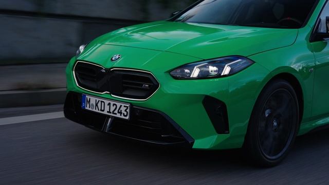 Новый 2025 BMW M135 xDrive смотреть онлайн