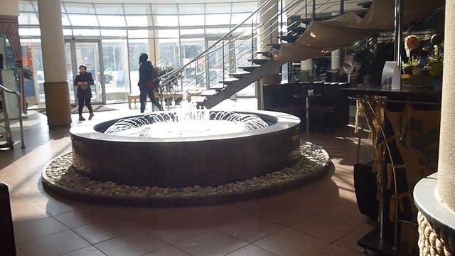 A cozy place in a shopping center ! смотреть онлайн