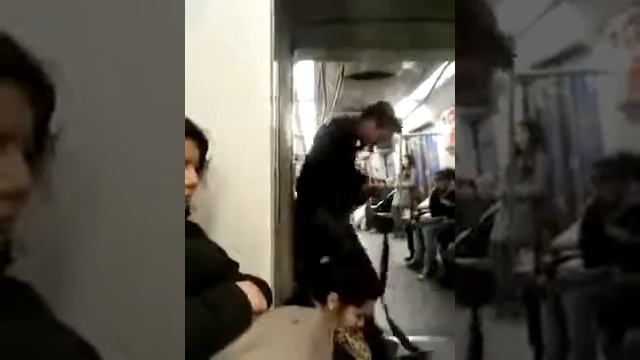 Гитарная жесть в метро Сантьяго (Чили) смотреть онлайн