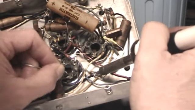 Majestic 5A455 - Part 10e - ''Replacing capacitors and out of tolerance resistors''.mp4 смотреть онлайн
