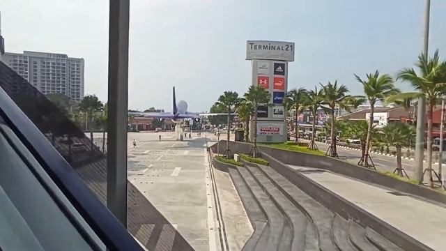Приехали в Терминал 21 смотреть онлайн