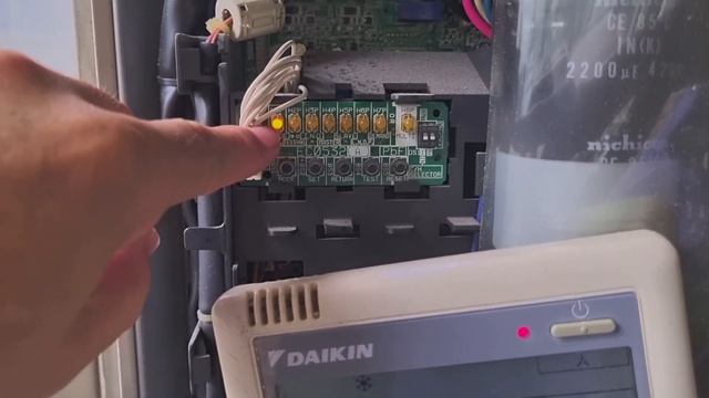 How to (Force On) using BS button | Daikin VRV4 (4-6 HP) смотреть онлайн