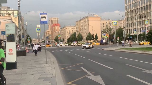 Прогулка возле Метро Добрынинская от улицы Большая Ордынка до Пятницкой улицы, г. Москва, 07.07.202 смотреть онлайн