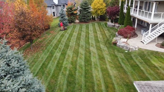 36' Toro Grandstand laying stripes on a beautiful property ! смотреть онлайн