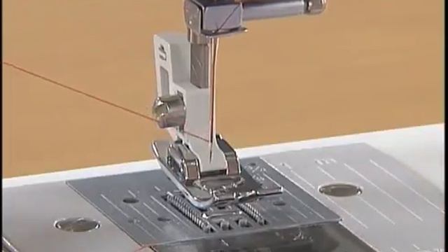[Brother] JA1450NT 家用縫紉機操作教學短片 - 第二節: 穿面線 смотреть онлайн