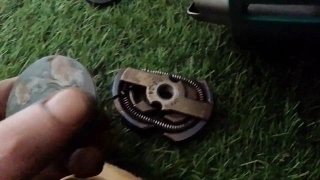 Mrslcr07 - How To Remove Clutch On A FPGTP25-2 Petrol Strimmer смотреть онлайн