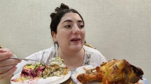 МУКБАНГ СЕЛЁДКА ПОД ШУБОЙ, КУРИЦА ГРИЛЬ 🍗 / MUKBANG RUSSIAN SALAD #мукбанг #вкуснаяеда #mukbang