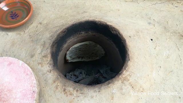 Aloo Wala Naan ❤ Stuffed Potato Naan Bread in Clay Tandoor Oven ❤ Village Food Secrets смотреть онлайн