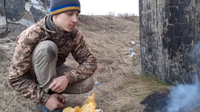 Що буде якщо жарить сосиску на чіпсах😂 смотреть онлайн