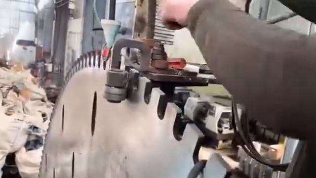 welding the segment saw blade for cutting machine смотреть онлайн