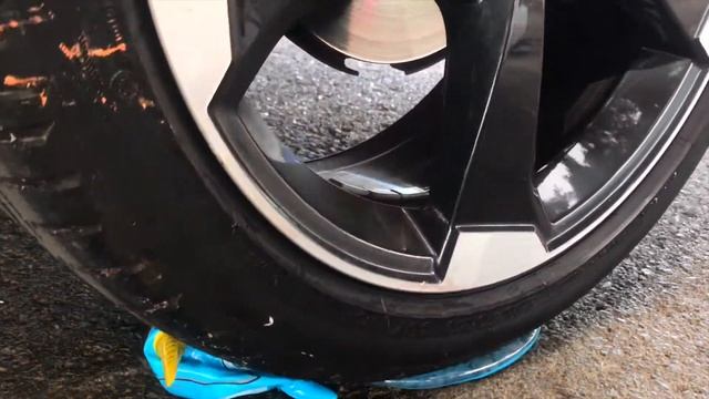 Дробление хрустящих и мягких вещей на машине! ЭКСПЕРИМЕНТ: Car vs Dog, Food Toys Balloons1 смотреть онлайн
