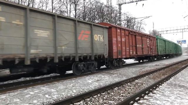 2м62-0661 с грузовым поездом смотреть онлайн