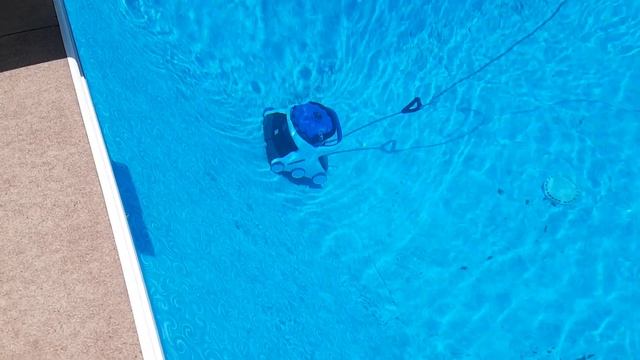 Hayward AquaVac 650 does not work at pool transitions - Part 1 смотреть онлайн