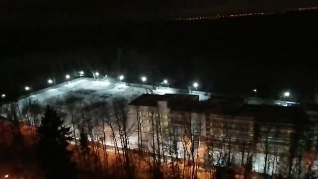 📸Переснято! Электрические лифты 630-400 кг, 1 м/с, КМЗ-1996 (@ г. Троицк, Октябрьский проспект, 31) смотреть онлайн