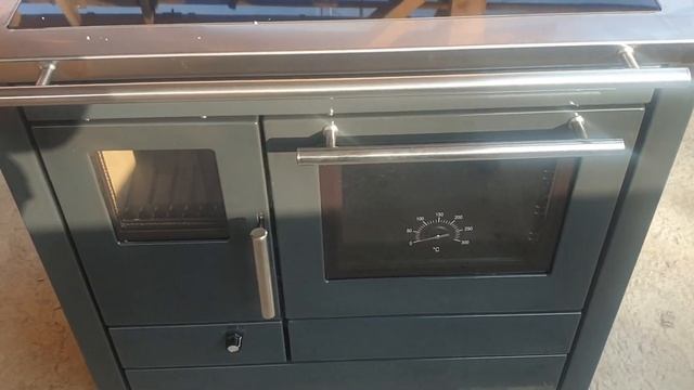 Опалювальна піч з духовкою та склокерамічною варильною поверхнею Ember 8228 антрацит смотреть онлайн