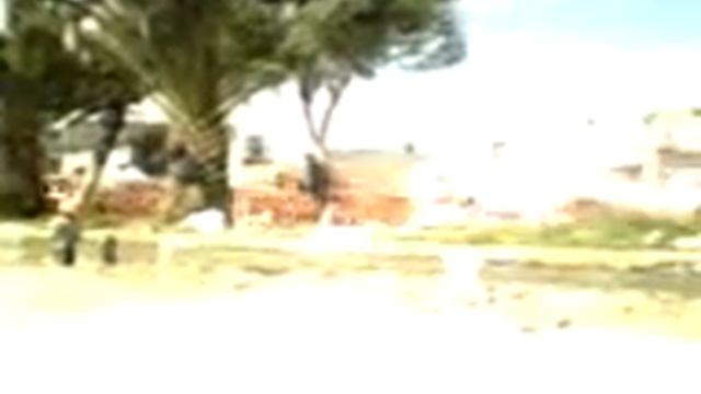 trabajadores trabajando y compactando con bailarina o compactadora de mano en obra.mp4 смотреть онлайн