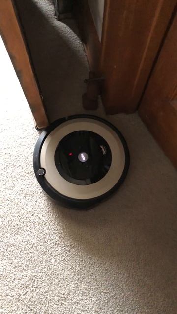 Wall-e my roomba keeps closing the door смотреть онлайн