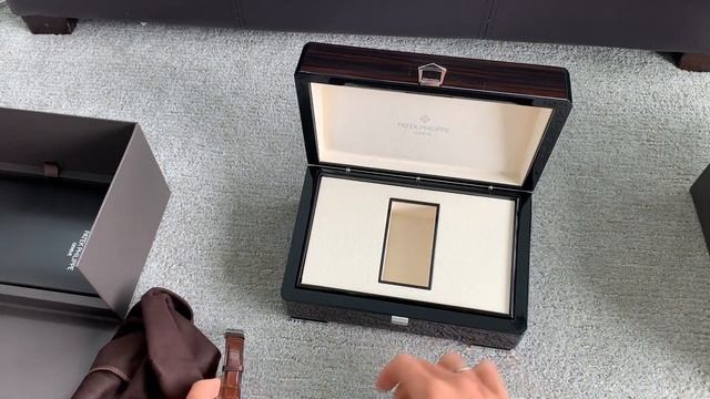 New Watch Unboxing! Patek Philippe Calatrava 5196 First Impressions смотреть онлайн
