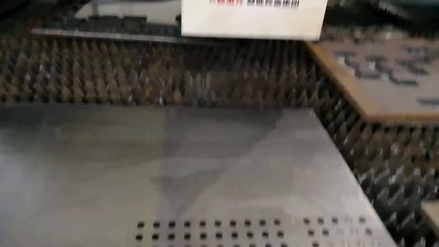 Han's Laser 6kw 6mm ss flying cutting with Nitrogen смотреть онлайн