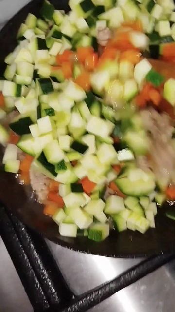 гречка с мясом и овощами #кулинария #еда #вкусно #рецепты #shorts смотреть онлайн