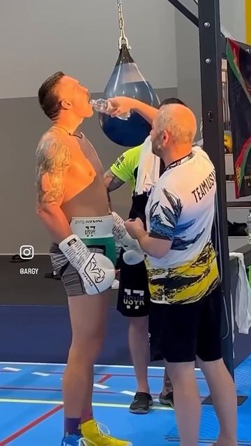 Кайфуем на подготовке к Бою Usyk VS Fury 🏆🥊 #бокс #boxing #usyk #usykfury #massage #киев #украина смотреть онлайн