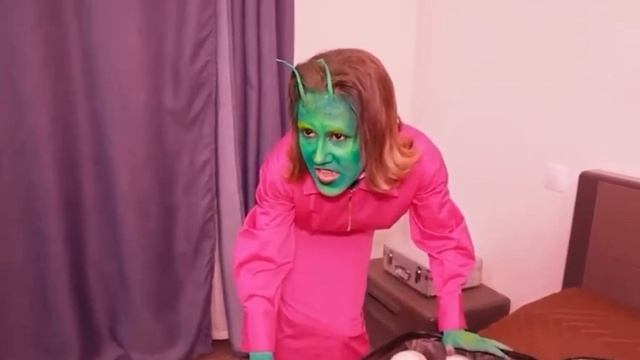 ИНОПЛАНЕТЯНКА СТАЛА НАШЕЙ НЯНЕЙ! (А4)