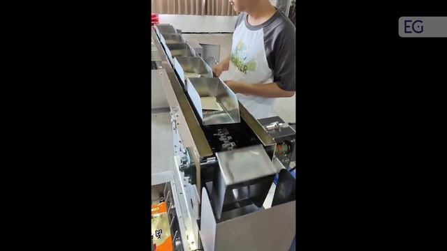 Станок для упаковки штучной продукции в готовые пакеты LC-32-9018FD смотреть онлайн