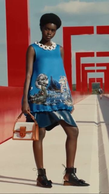 LOUIS VUITTON | LVCRUISE #shorts смотреть онлайн