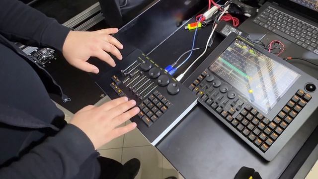 Обзор на портативные консоли для управления сценическим светом смотреть онлайн
