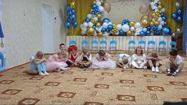 Сценка " Тихий час - мечтатели" на выпускной смотреть онлайн