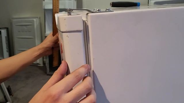 Fridge or Freezer Seal - Squished, Tight on Hinge Side. смотреть онлайн