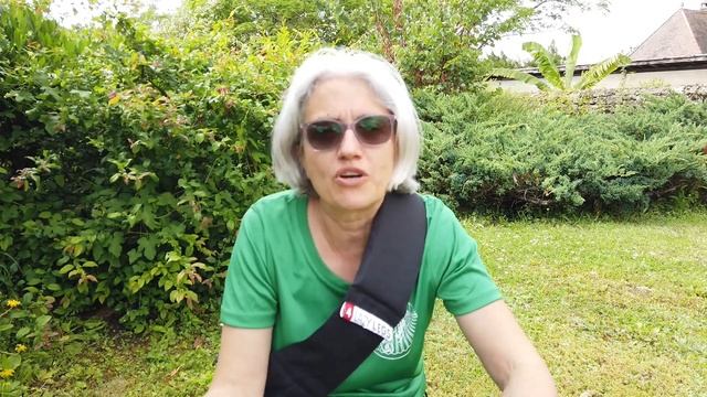 How to carry your puppy! Review of 4 Lazy Legs Pet Carrier! смотреть онлайн