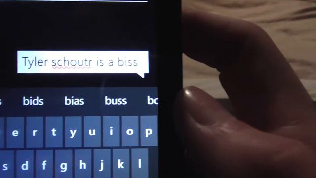 Windows Phone 8 Messenger, People Hub, and Keyboard Layout смотреть онлайн