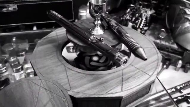 Levitating Spin Display смотреть онлайн