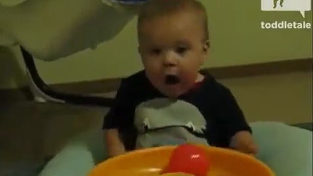 удивленный малыш смотреть онлайн