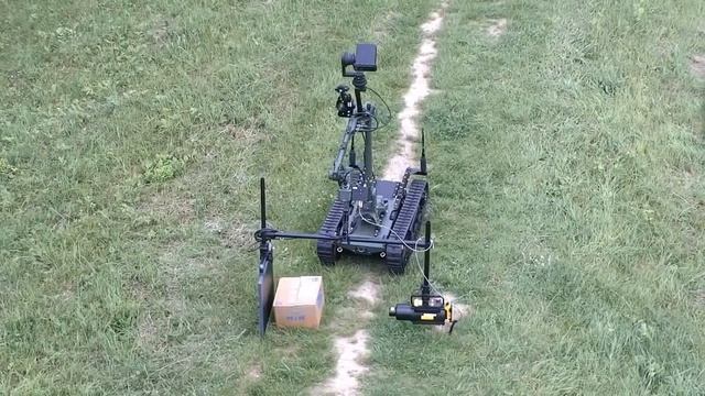 PIAP PATROL C-IED and CBRN recon robot with Logos Imaging MONOS portable DR system. смотреть онлайн
