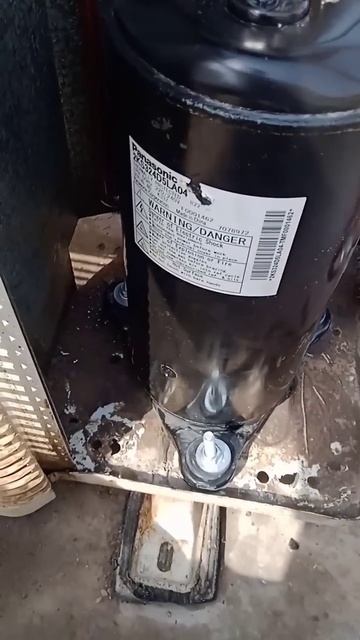 old compresser too much oil coming inside indoor 🔥🔥 🔥 fix new compressor today💯💯💯✌✌ смотреть онлайн