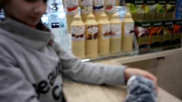 КУПИЛИ КОТЕНКА гуляем в РАЗВЛЕКАТЕЛЬНОМ ЦЕНТРЕ смотреть онлайн