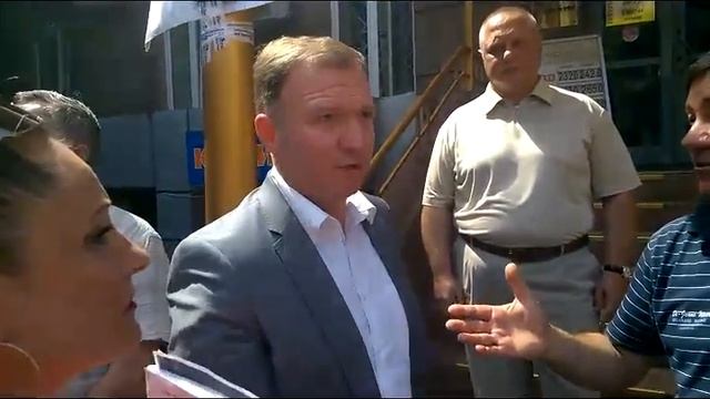 АРТЕМ БАНК 22.07.15 встреча под банком смотреть онлайн