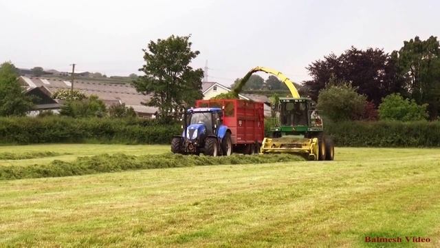Silaging with John Deere 7400. смотреть онлайн