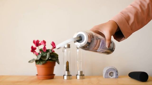 Botella de vidrio con cristal natural смотреть онлайн
