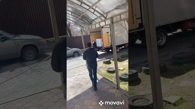 Вывезли диван. Завезли холодильник для мороженного. Весна- Лето, сезон мороженного. Все будет ок! смотреть онлайн