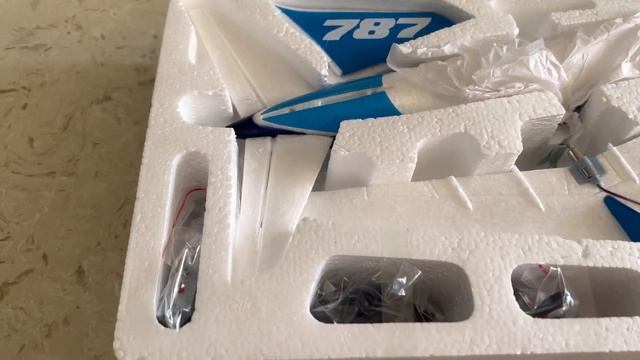 Rc Boeing 787-900 QF-008 Обзор комплектации смотреть онлайн