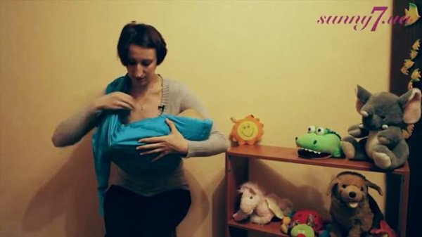 Как располагать ребенка в слинге