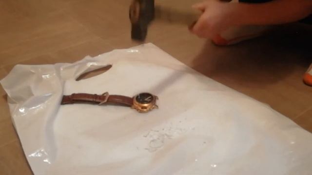 Мы разбиваем дорогие часы!! смотреть онлайн